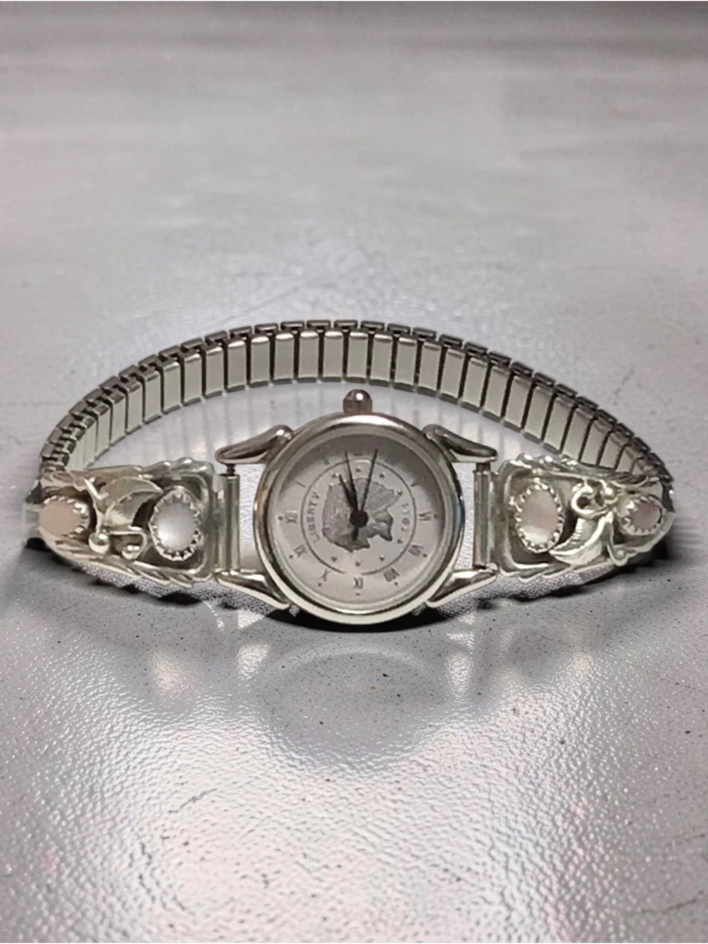 Sterling Silver Mother-of-Pearl Native-American Tips Indian Head Watch. - Picture 4 of 13